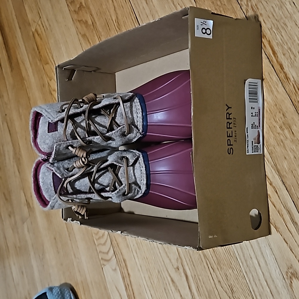 NWOT Sperry boots size 8.5